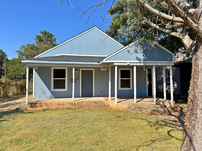 Building Photo - Fully Remodeled 3 Bed 2 Bath In Floral Hei...
