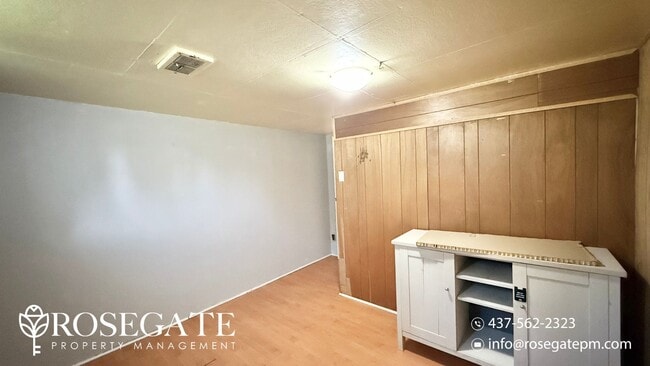 Photo - Bright 2-Bedroom Apartment in Scarborough ... Unit 2
