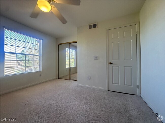 Building Photo - 231 W Horizon Ridge Pkwy Unit 526 Rental