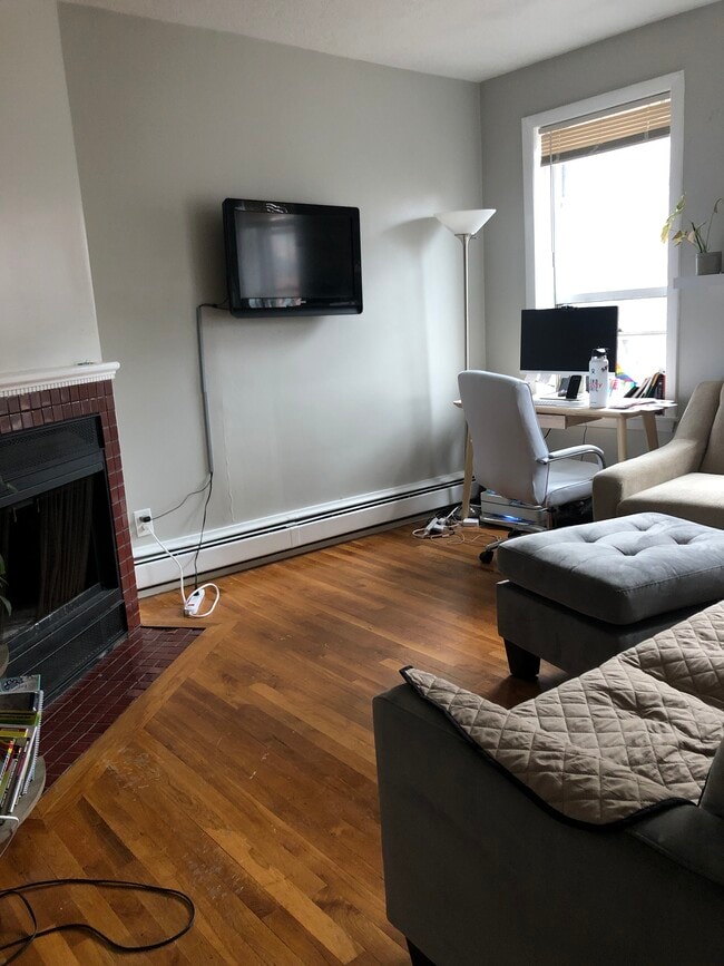 Building Photo - 33 Garden St Unit 4