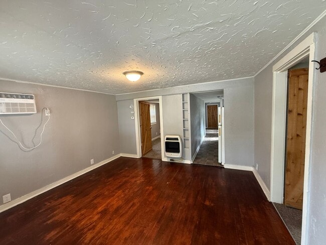 Photo - Newly Renovated 2 Bed / 1 Bath Grandview Home with Hardwood Floors & Deck