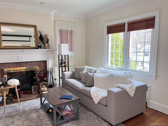 11 Pleasant Ave