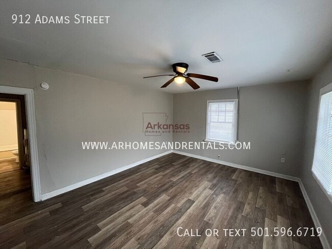 Photo - 912 Adams St
