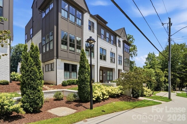 2428 Runnymede Ln