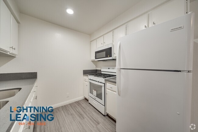Building Photo - 5122 Klump Ave Unit 208D Rental