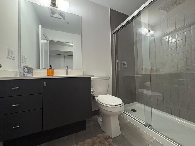 Photo - 2 Bed Condominium in Oakville Unit 424