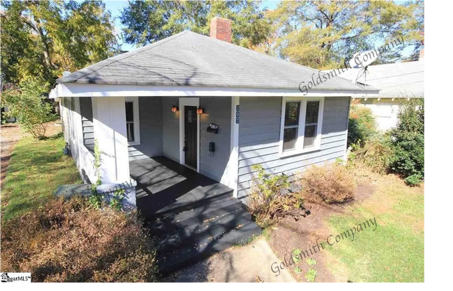 North Main/Earle Street Area Bungalow - North Main/Earle Street Area Bungalow Apartment