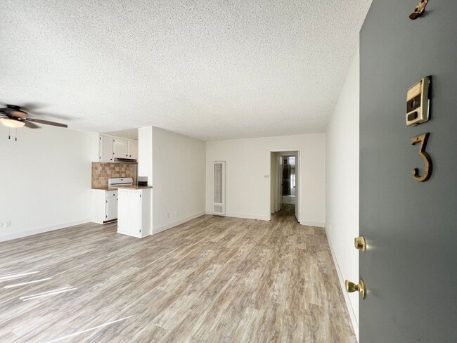 Photo - 3746 S Canfield Ave Unidad 3