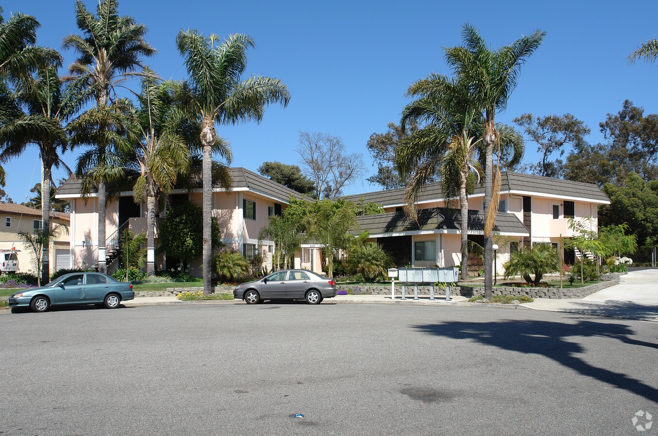Photo - Empire Palms Apartments