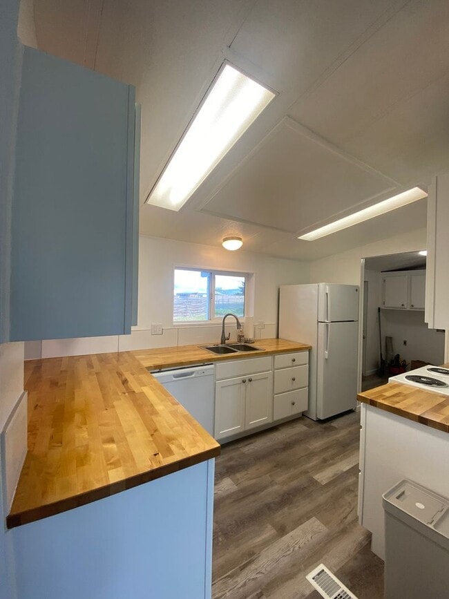 Photo - Updated 3 bedroom 2 bath home in Dallesport.