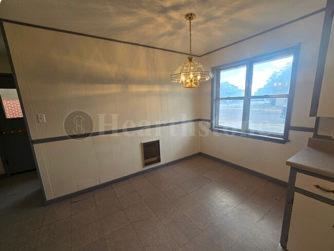 212 N Globe Ave