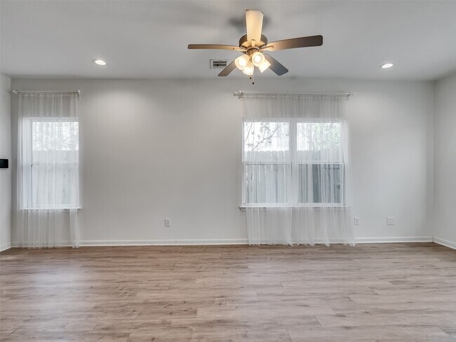 Photo - 3536 Rebecca St