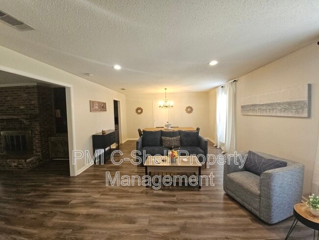 Photo - 4625 Tree Line Dr