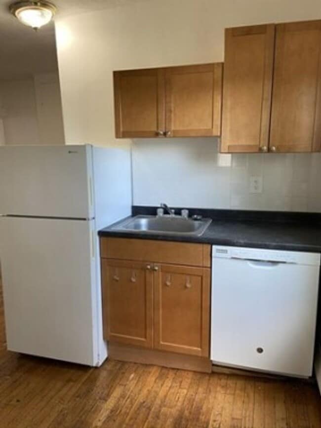 Photo - Kendall Sq. 1 Bedroom Apt. 9/1 - NO BROKER FEE