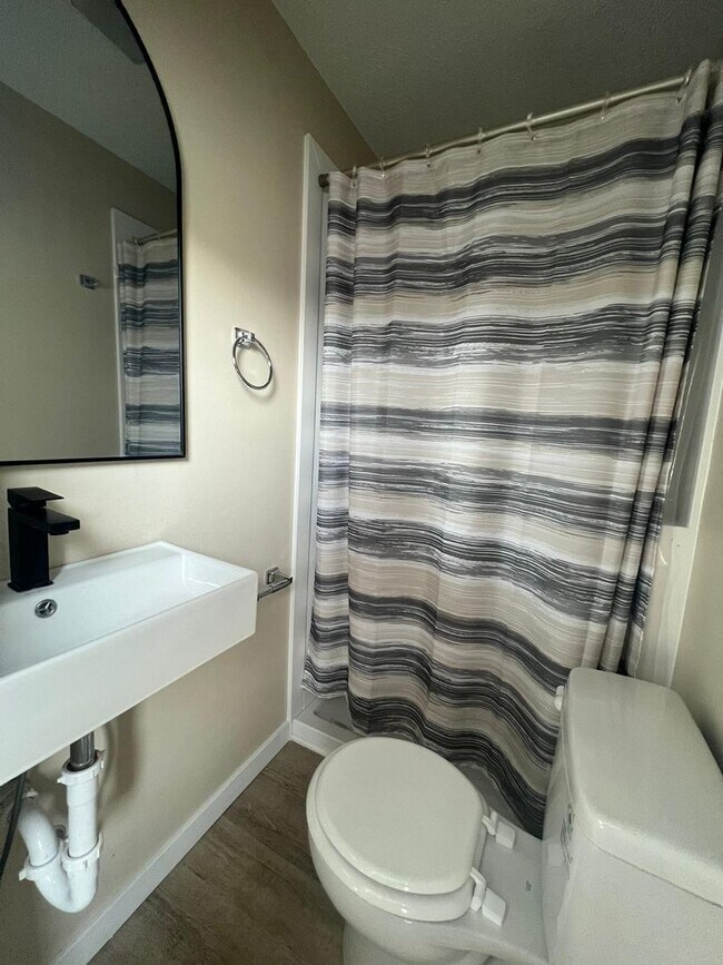 542 W 4th St Unidad 542 W. 4th St. Unit 3
