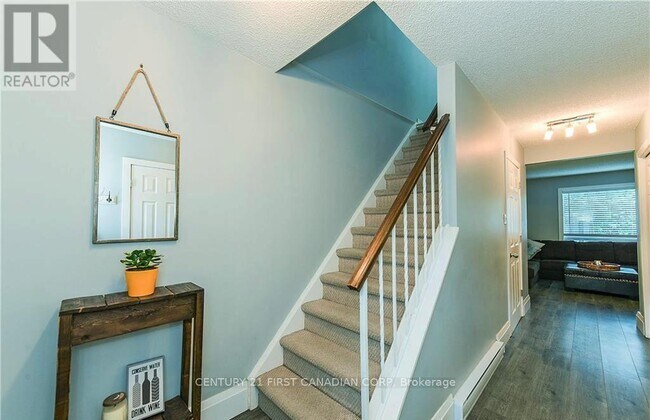 Photo - 166 Southdale Rd W