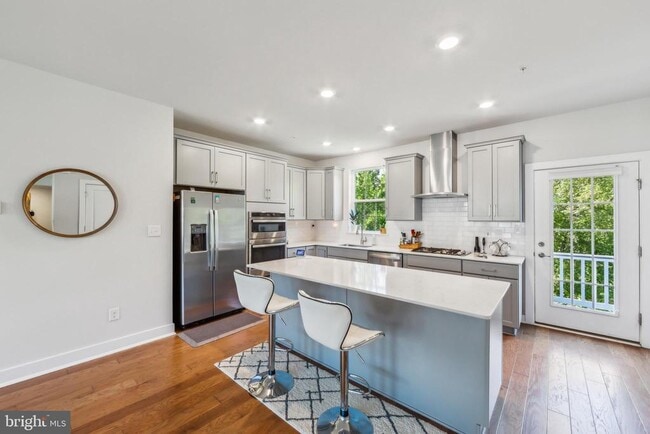 Photo - 130 Livingston Ln