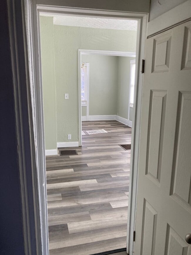 Photo - 1913 George St