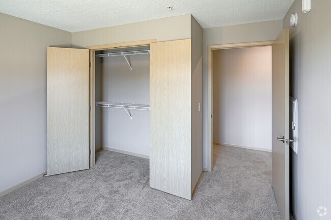 2BR, 1BA Den - 1002 SF - Wolverine Meadows Apartments