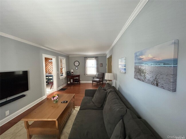 23 Locust Ave