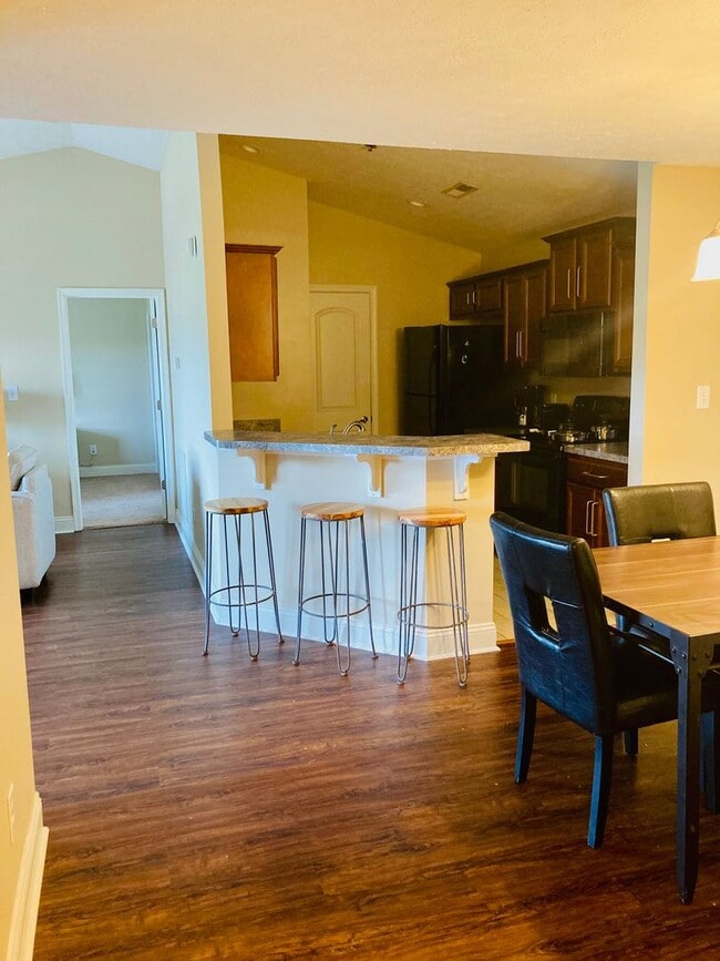 Photo - Well-appointed Furnished Rental- Perfect for Professionals- Near shops & restaurants Unit #303