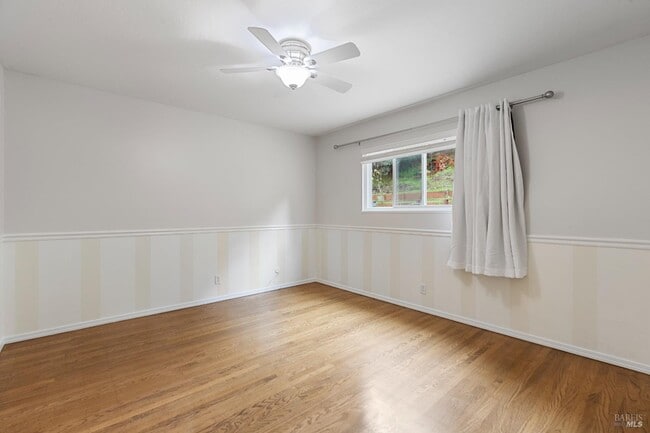 Photo - 700 Tamarack Dr