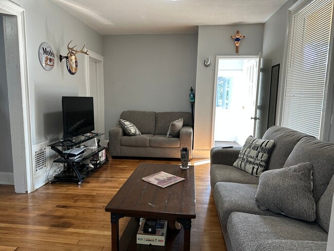 Photo - 110 Chapin St