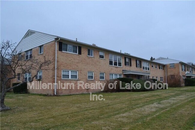 Building Photo - 2503 W 13 Mile Rd Unit 16