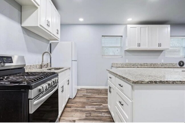 Photo - 117 Emma St Unit B