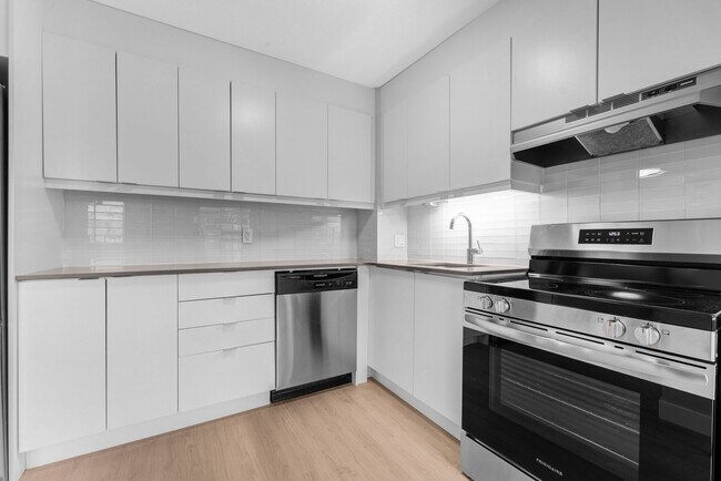 Building Photo - 145 York St Unit 901