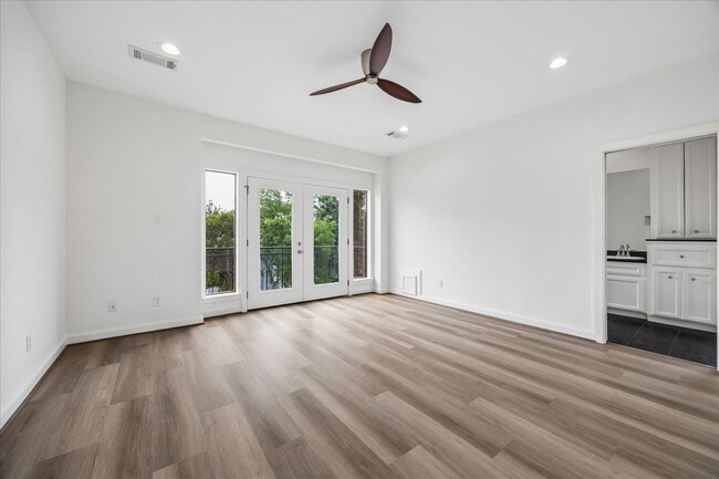 Photo - 2510 Genesee St