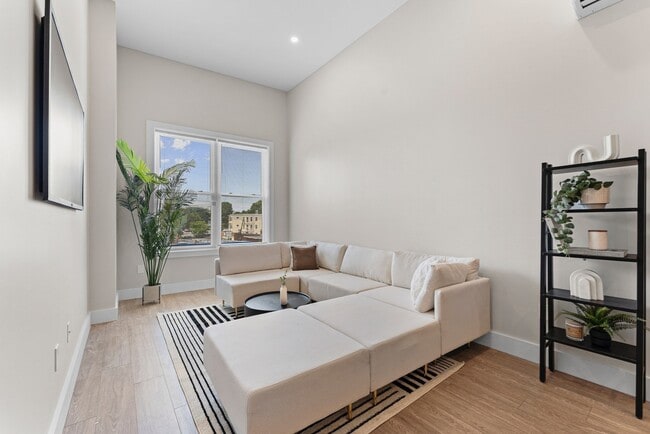 58 River St Unit 8