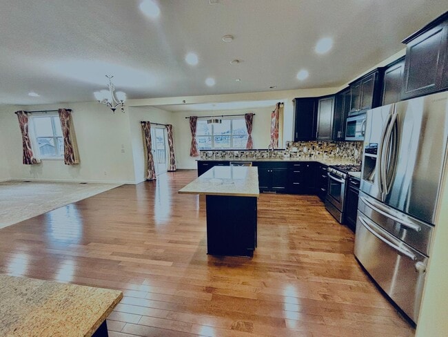 Photo - Beautiful 4 Bedroom Single Family Home in Prime Shakopee Neighborhood