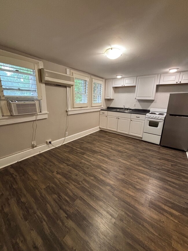 Photo - 1 Bed/1 Bath - Unit 4 Unit 4