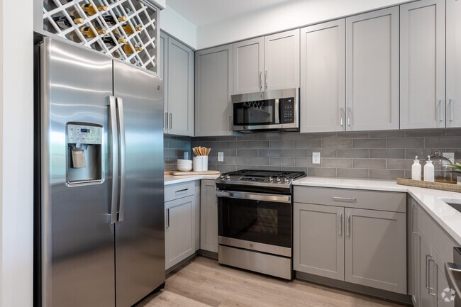 1BR 1BA - 807SF - The Kingsley