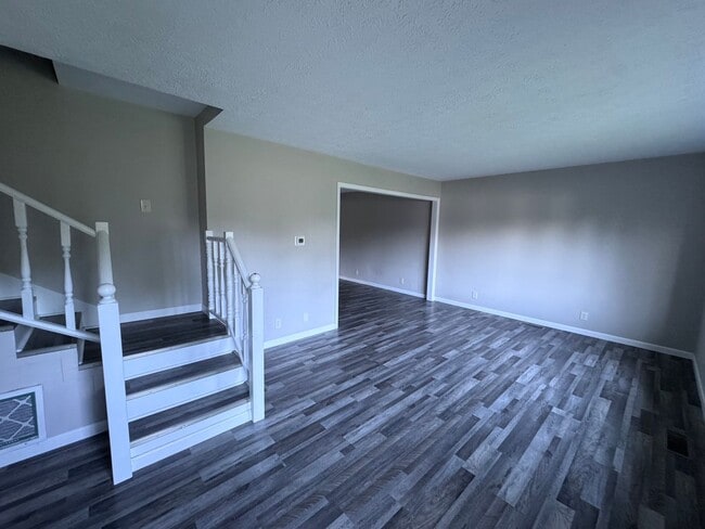 Photo - 4045 Old Mayfield Rd