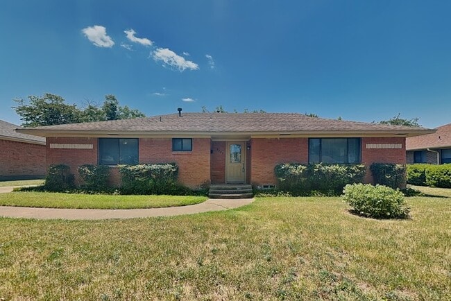 Building Photo - 5705 Trailwood Dr