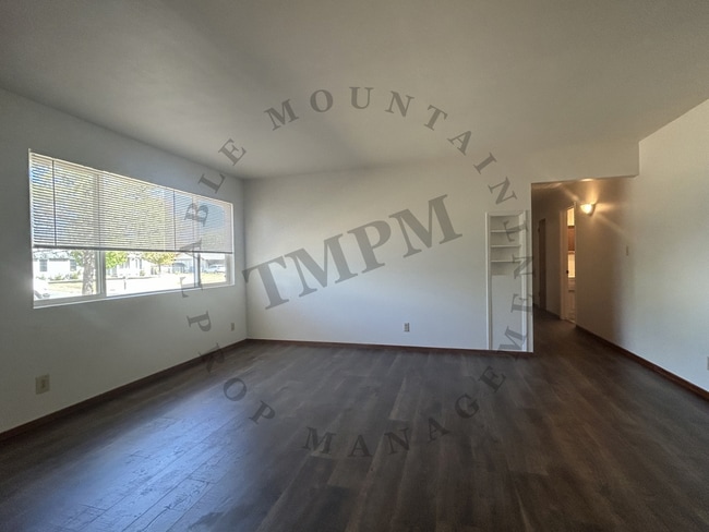 679 Siskiyou Ave