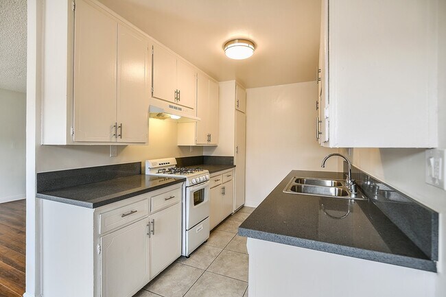 Photo - 8140 Langdon Ave Van Nuys, CA 91406 Unidad 37