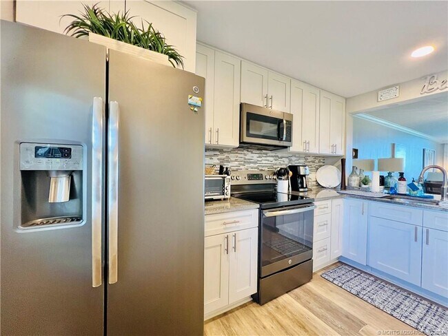 Building Photo - 7380 S Ocean Dr Unit 221