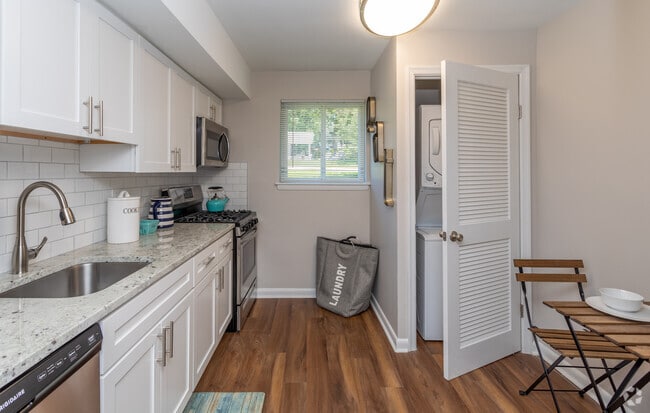 2BR, 1.5BA 1050 SF