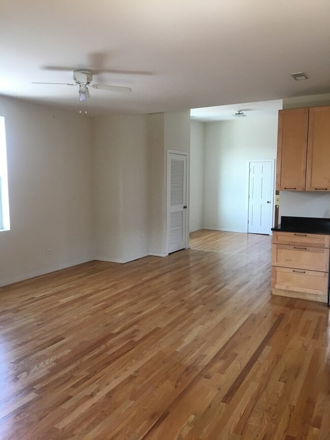 Photo - 1538 N Western Ave Unidad 2