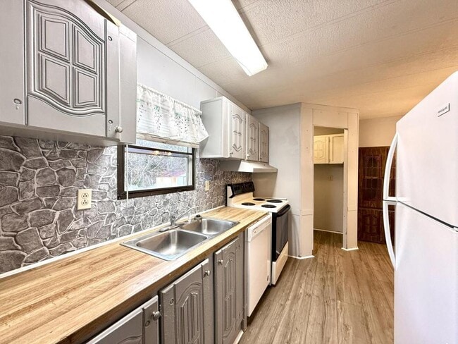 Photo - 965 Weems Chapel Rd