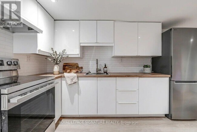 Photo - 641 Ossington Ave