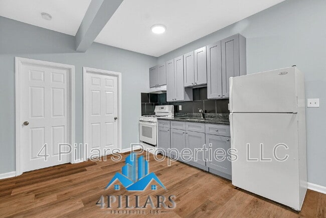 Building Photo - 803 E Chicago Ave Unit 2F