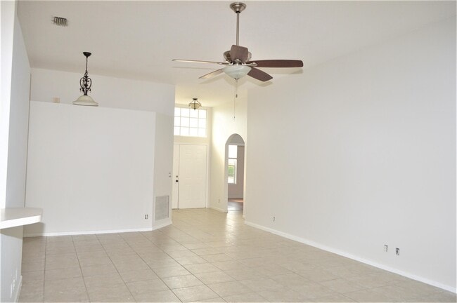 Photo - 880 NW Waterlily Pl