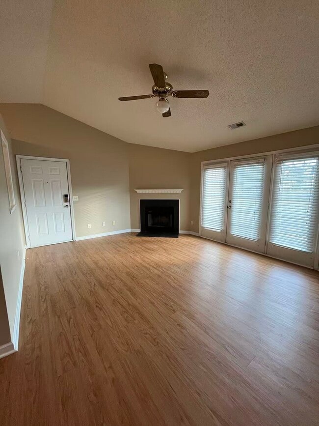 Building Photo - 7135 W Friendly Ave Unit G