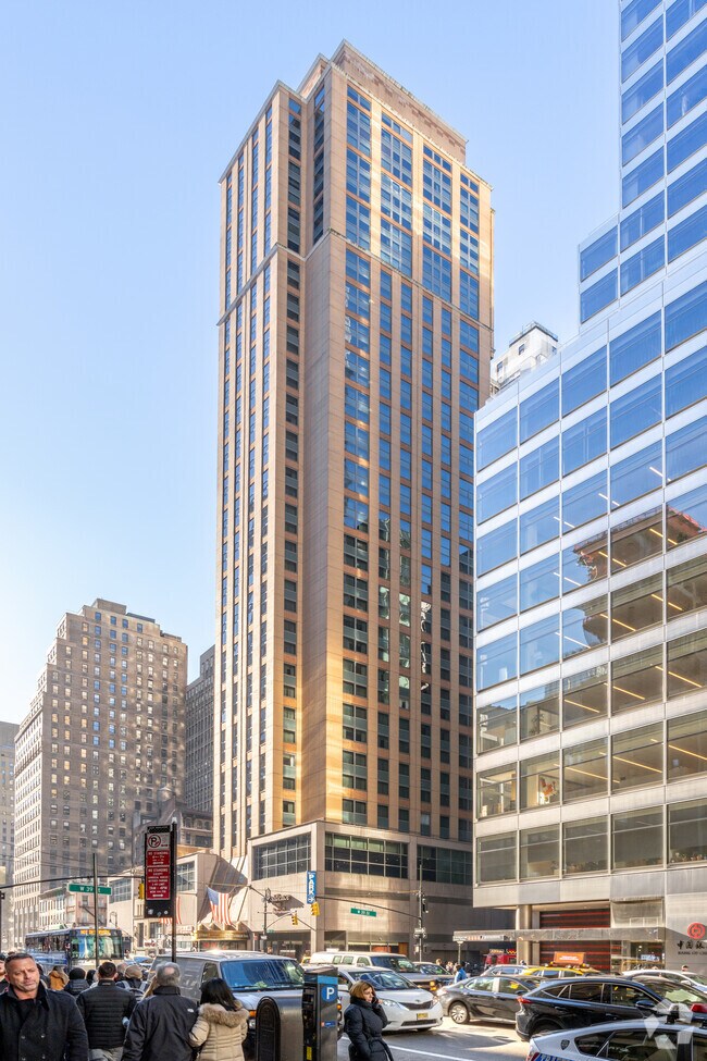 Photo - 100 W 39th St