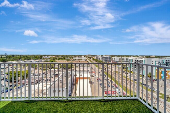 Building Photo - 140 S Dixie Hwy Unit 1007 Rental