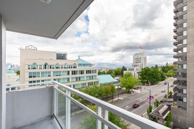 Building Photo - Hollyburn Court Unit 00501